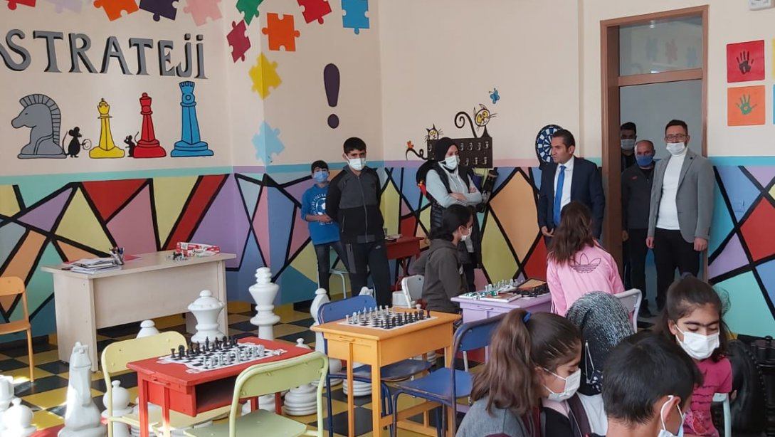 29.09.2021 tarihinde İlçe Milli Eğitim Müdürümüz Sayın Hakan ÇINAR, Atatürk İMKB Yatılı Bölge Ortaokulunu ziyarette bulundu.