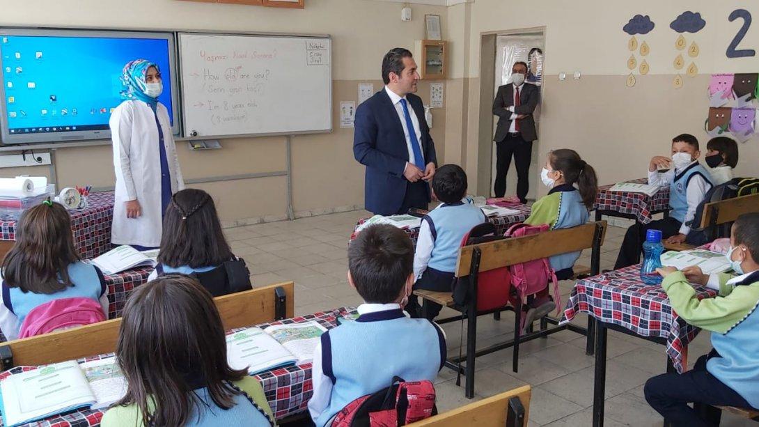 İlçe Milli Eğitim Müdürümüz Sayın Hakan ÇINAR, HAkkı Pınar İlkokulunu ziyarette bulundu.